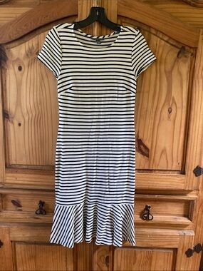 A Pea In The Pod Maternity black white striped short sleeve ruffle dress size M